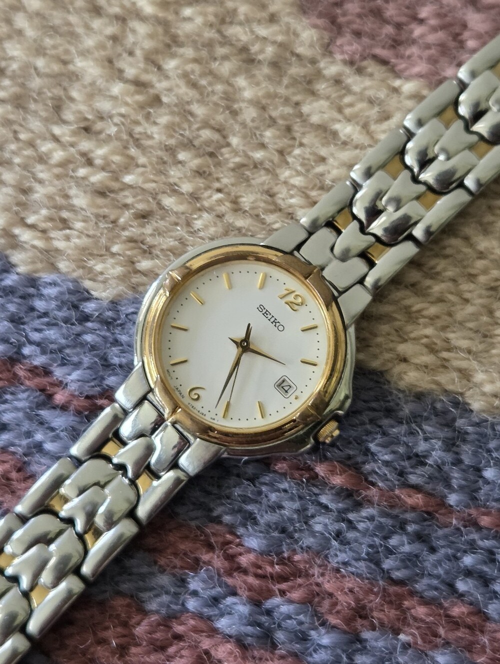 Vintage Seiko V782-6E60 Quartz Dress Women’s Watch Gold Silver Date New Battery